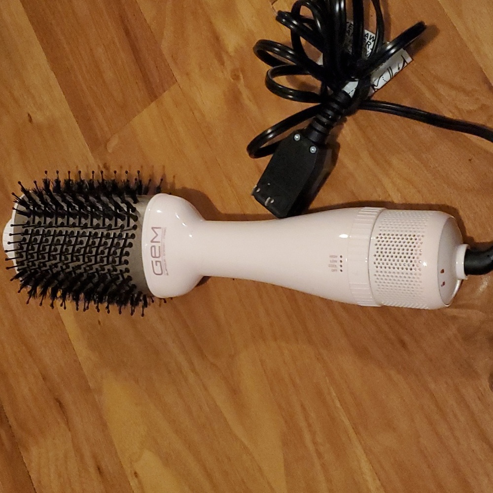 Gem Blowout Brush